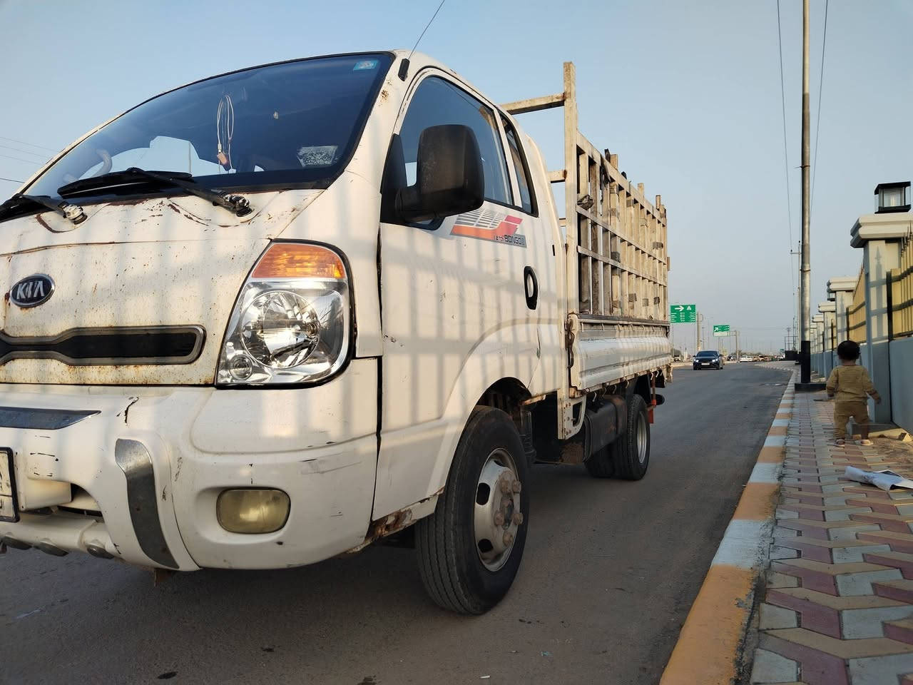 سلام عليكم
كية بنكو فحل مكينه 3000
سيارة خير من الله مكينه جديده لاتنقيص ولاتبخير كير حدادية تبريد كله جاهزه رقم بصرة باسمي سنويه لل ٢٠٢٨ تانكي كاز ١٢٠ لتر تايرات الخلفيه محور ١٤ سياره جاهزه من كلشي تراي وين متريد غير متواجد ع فيس رقم ***********
