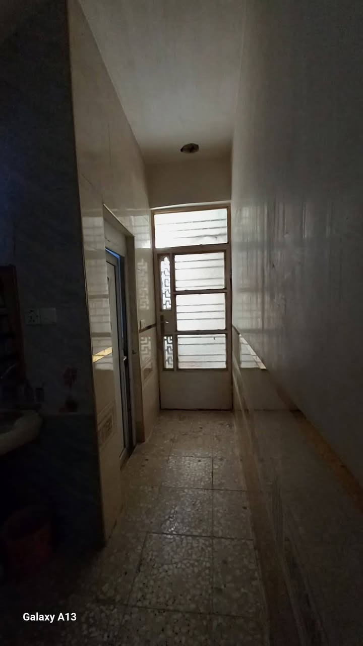 بيت للايجار زراعي مساحته 100 متر مربع يحتوي على غرفة نوم واحدة و مطبخ و استقبال وصاله خدمات كاملة مكانه بلسده الثانيه قرب المدرسة الاهليه در السلام سعر للايجار 350 وبي مجال للتواصل خاص او ع رقم ***********
