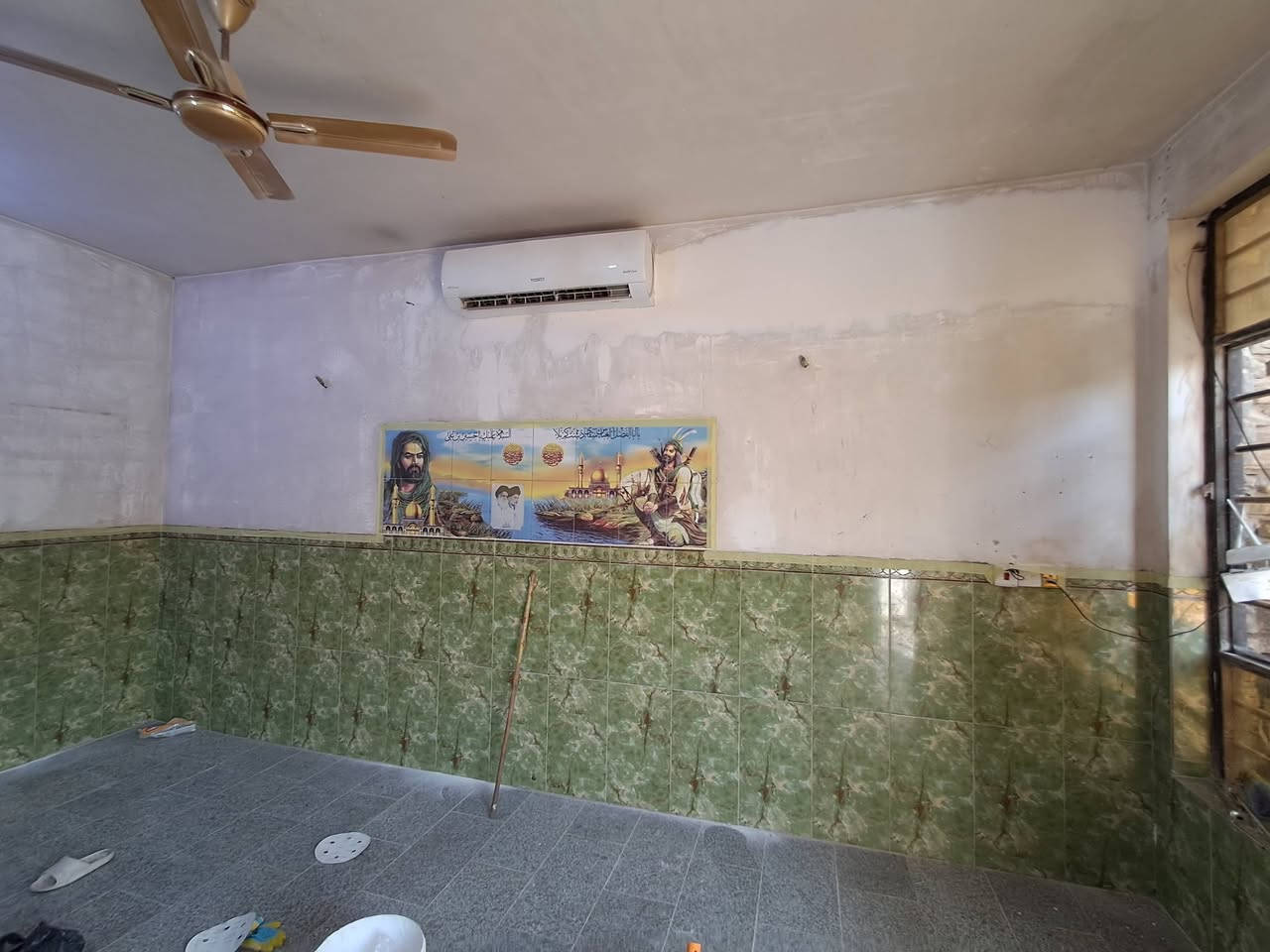 السلام عليكم خلفه صبغ طلس تصليح و كافه انوع الصبغ صبغ واجهيات جلي واجهيات من بغداد اسعار مناسبه اطلع قطعي .ويوميه وحسب العمل تصليح رطوبه ومعالجه الرطوبه طلس عام جبس او جدر
