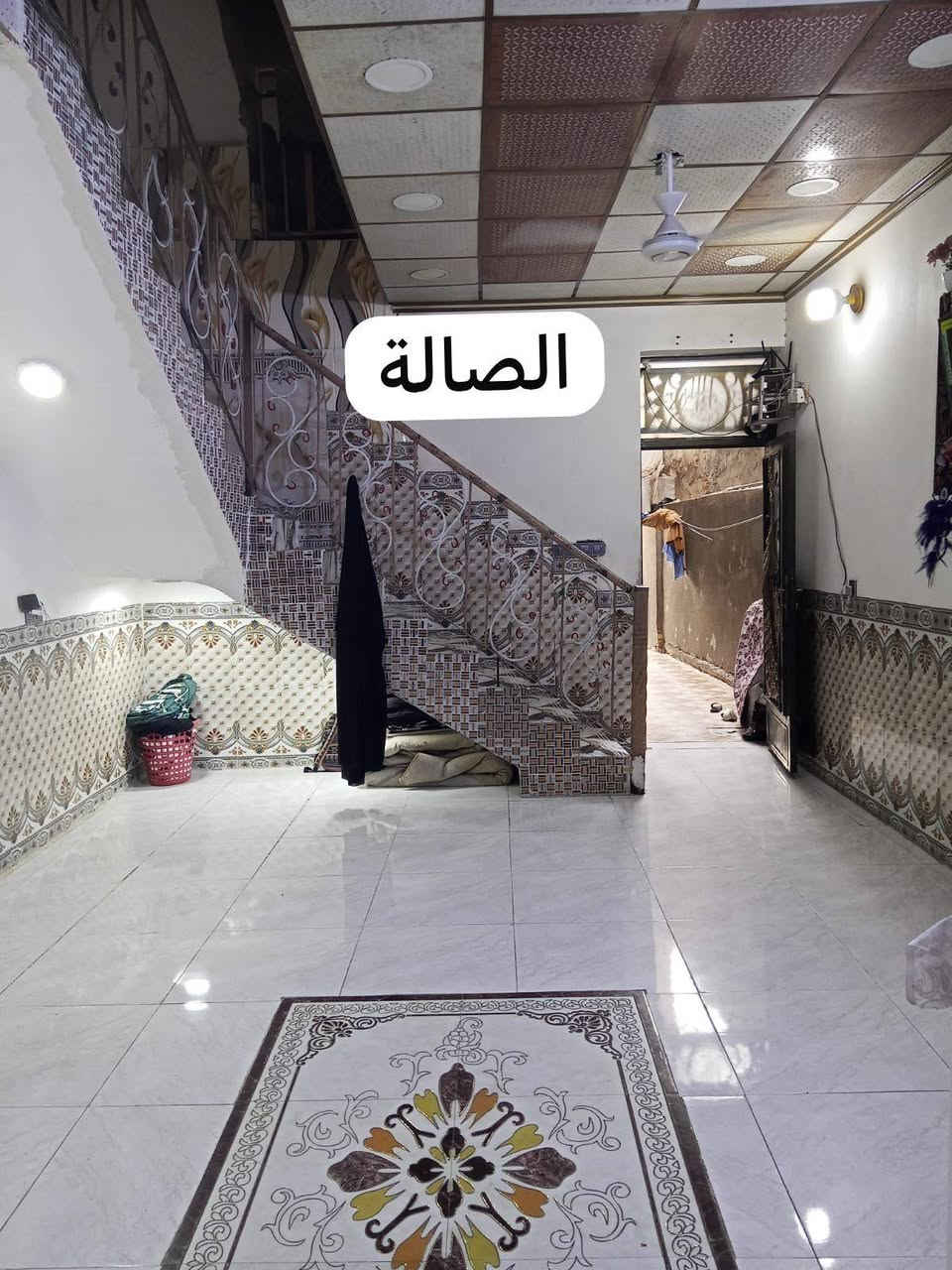 السلام عليكم 
عقار للبيع المساحه 115متر 
واجها 5متر نزال 22متر 
بيت طابقين بناء حديث طابو صرف بيت حر مامطلوب
كربلاءحي اليرموك قرب كلمات المصطفى 
الاستفسار ***********
