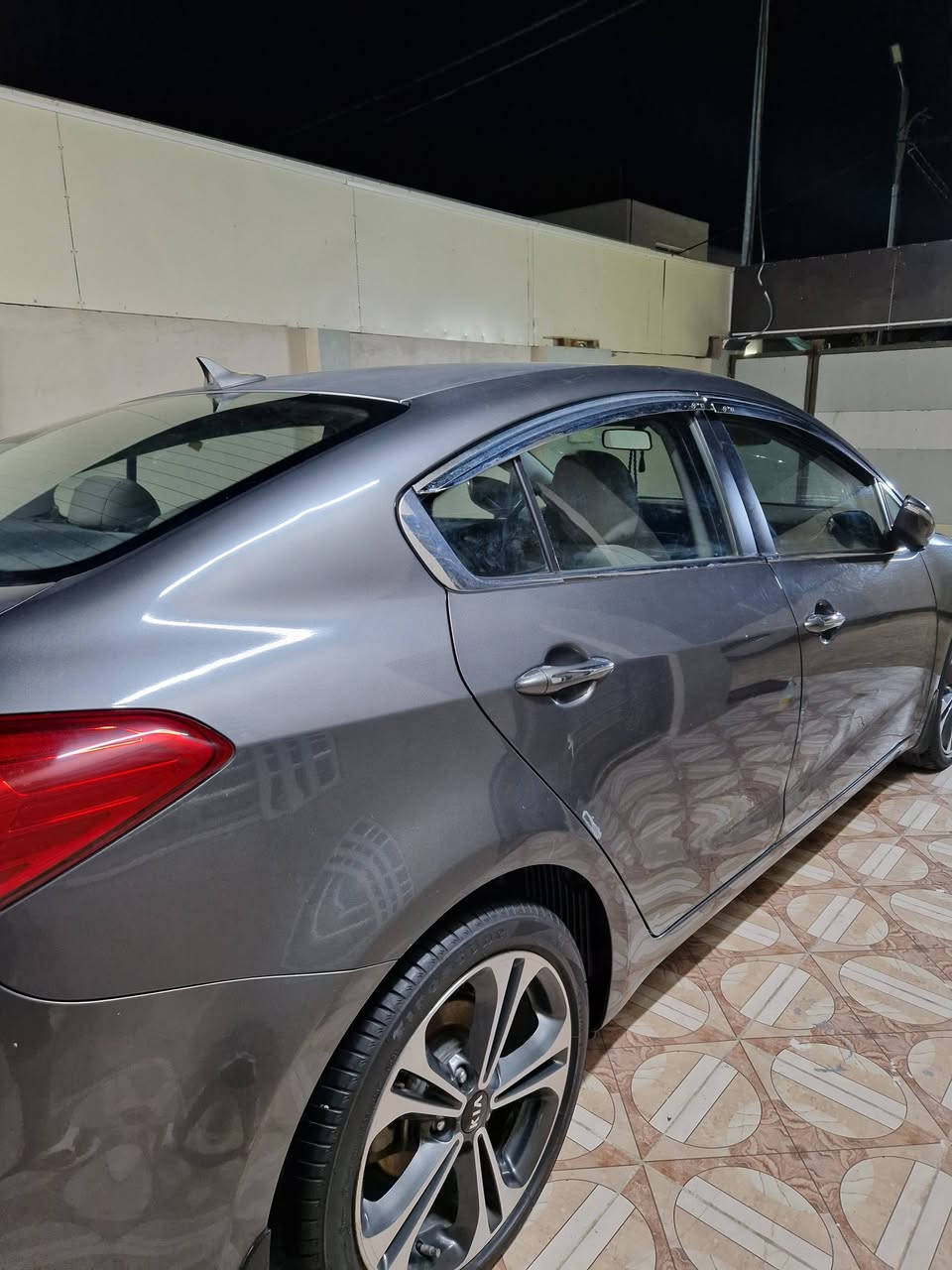 كيا سيراتو 2013 شكل 2014
لون نفطي قطعتين تبريد 5 ويل كب مري شفط 
بجم زنون رقم اربيل جديد كفالة من صبغ وتبديل وضربة
 قوية عدى بارد بالباب وجراد اثر تغليف
مكينة كير تبريد مكفولات سيارة مال جناي 
مكاني نجف السعر 114 بيه مجال للشراي 
***********
