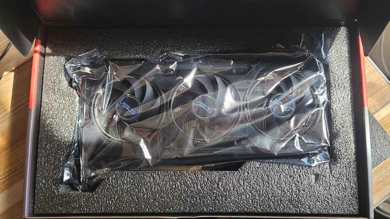 السلام عليكم كرت rx 7600 نسخة gre
يعني مكسور السرعة تقريبا فرق اداء 5 بالمية
نظيف اللواصق مال الشركة موجودة للعلم هاي النسخة نزلت ب2025
بي av1 انكود للبثوث وبي انوية rt بس مو اقوى من nvidia اكيد
ادائه اقوى من 3060 باغلب الالعاب حوالي 25 بالمية 
سعره 350 ما عندي توصيل مكاني بغداد مدينة الصدر


**إذا كنت صاحب هذا الإعلان وتريد حذفه لأي سبب، رجاءا أرسل رسالة إلى الدعم الفني**