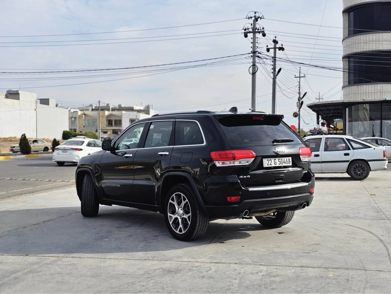 جێب گراند شیرۆکی لمتد پلەس ٢٠١٩ 
 مواسەفات خالیجی 
کلینە بێ سبوغ
تەنیا ٣٩ هەزار ڕۆشتوە
تەنها بستەک تەعدیلی هەیە لە سندوقی
بێ قەپ و قۆپ 
فول فول مواسەفاتە 
پانۆراما
٣ شاشە 
دەبل ئەکسل
ڕاداری لایەکان
ڕاداره پشتەوە و ئۆتۆ ستۆپ
کوشن سارد و گەرم و خەزن 
بەسمە و شەغال
٥ مۆدێ لێخورین 
ئیمپریفایەر 
ناو زەرد 
کۆمەلێک مواسەفاتی تر 
هەموو گیانی بەشەرتە 
سەنەوی نوێیە تا ٢٠٢٩ و بەناو خۆمانە
سعر:-305$
ژ.م:-*********** أربيل, العراق
