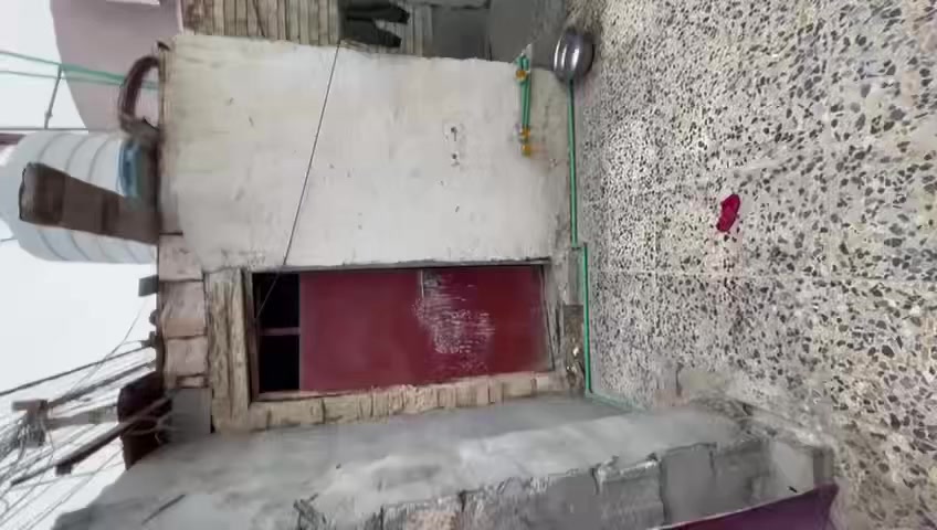 اللهم صلي ع محمد وال محمد 💚
🏠بيت بلديه مساحة   112 ونص 
🛖 استقبال 
🏚️ومطبخ 
🏡وصاله 
⛺️وغرفة نوم 
💒وصحيات داخليه وخارجيه 
في بداية حي النضال قرب الكراج  سقف سندويج سقف ثانوي ⛰️
🏖️البيت نضيف سيراميك جدران وارضيه وبيه معامله واصله للتقييم🏜️
السعر 45 وبي مجال 
***********
