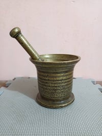 هاون يهودي قديم جداً جداً حجم صغير يستخدم لطحن الهيل والزعفران والاعشا...