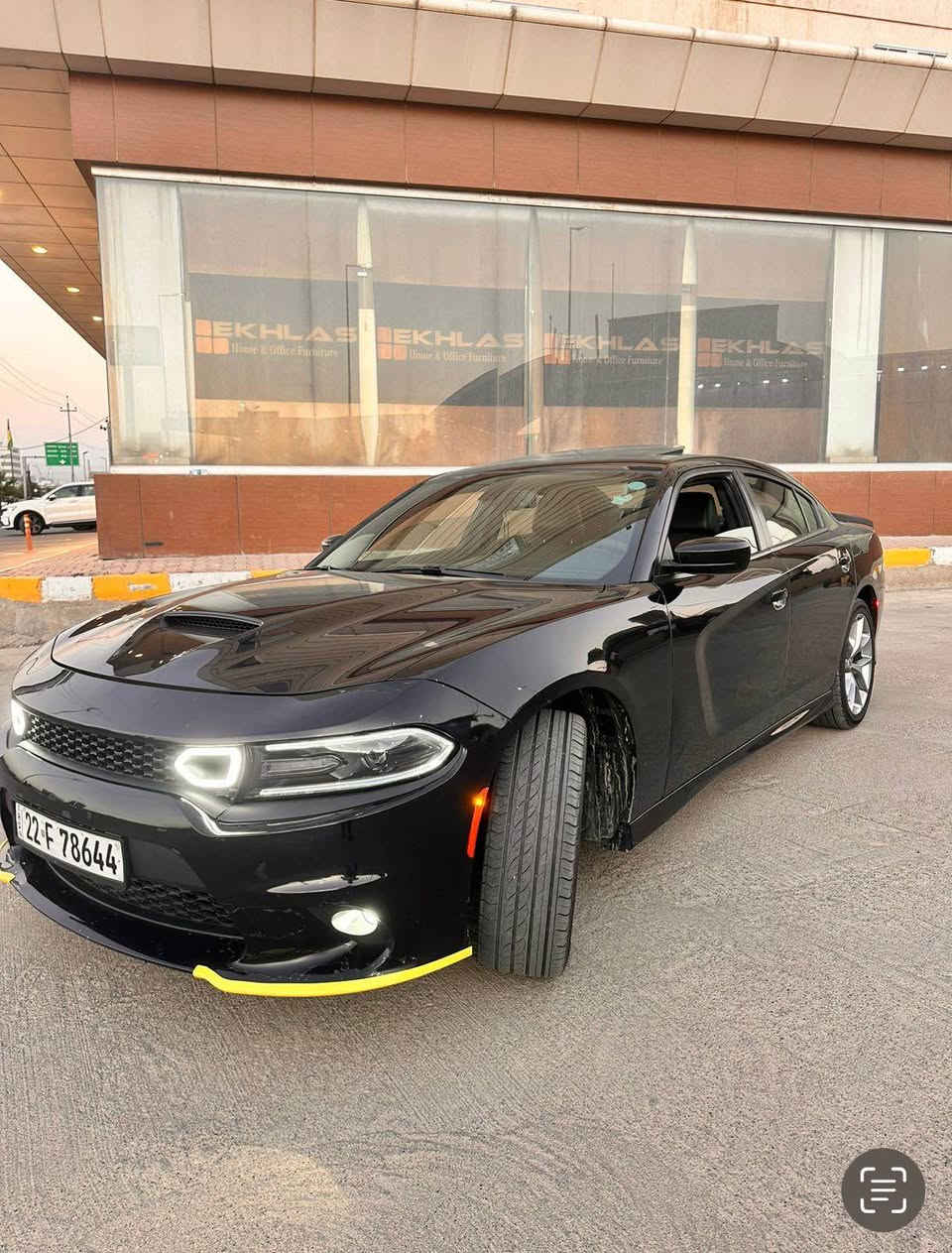 للبيع - سياره كلش نظيفه ومداريها جارجر جيتي (GT)  بلاص 2020🇺🇸 - 110,000km

*********** - *********** 
فقط واتس اب

GT - SUPER TRACK PAK نسخة 
‎السياره قوه حصانية اكبر من باقي الفئات ال 6 سلندر

السياره موقعها بأربيل 

‎ضررها
‎جاملغ سايق شويه تعديل جاملغ خلفي شبر صبغ صار يمي 

 
‎بدون ايرباك بدون دواخل بدون لغد بشرط 

‎محرك 3600 (V6) تنفس طبيعي  

‎اي مصرف متحتاج 

‎المواصفات :🇺🇸
‎⛓️* نسخة  GT pluse - SUPER TRACK PAK.

‎فتحه سقف سلات ..
‎* نقطة عمياء .
‎* دشبول جلد . 
‎*بصمة تشغيل مع بصمة ابواب  
‎تشغيل عن بعد * 
‎* كشافات الضباب زنون . 
‎* حساسات خلفية.
‎* شاشه كبيرة مع نظام ملاحة نفكيشن GPS .
‎* الشاشة مع اوپشنات SRT . 
‎* سستم صوت الپاين .
‎* ويل قياس 20 انج . 
‎* مقاعد حضن نصف جلد وقماش . 
‎* مقاعد أمامية كهربائية عدد 2 . 
‎* ذاكرة لحفظ وضعيات الجلوس (ميموري) . 
‎* تشغيل عن بعد . 
‎* ستيرن كهربائي . 
‎* تدفئة ستيرن . 
‎* محدد سرعة . 
‎* تلفون بلوتوث . 
‎* كاميرا خلفية .
‎* مرايا متحسسة للاضاءة العالية .
‎* كير شفتر بالستيرن . 

***********

سياره سعرها 260$ وبالمعامله نوصل سعر نهائي أربيل, العراق
