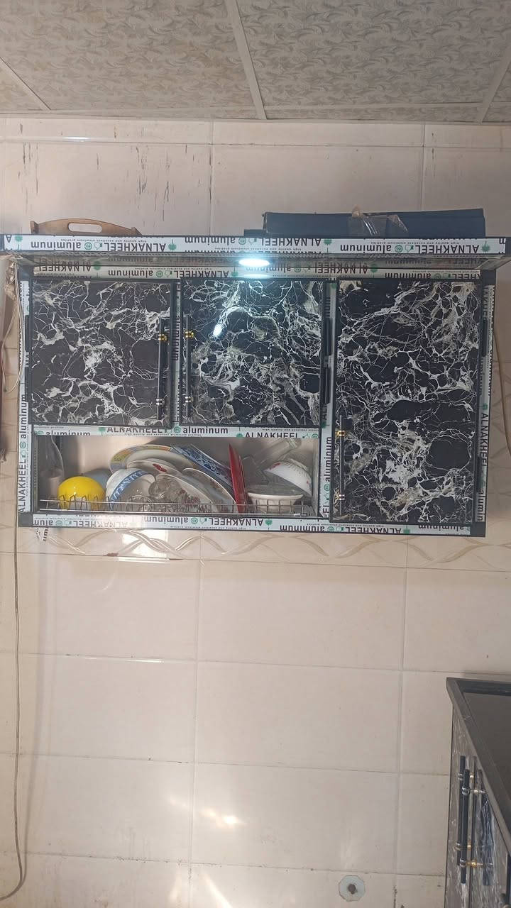 غراض بيت للبيع كلهن بيت كامل من ابره للخيط السعر بمليون ونص كلهم عنواني كراده بي وتس ***********
