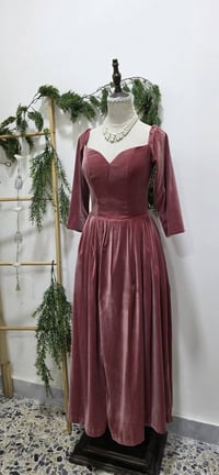 فستان مخمل • سمول وميديم • توصيل محافظات