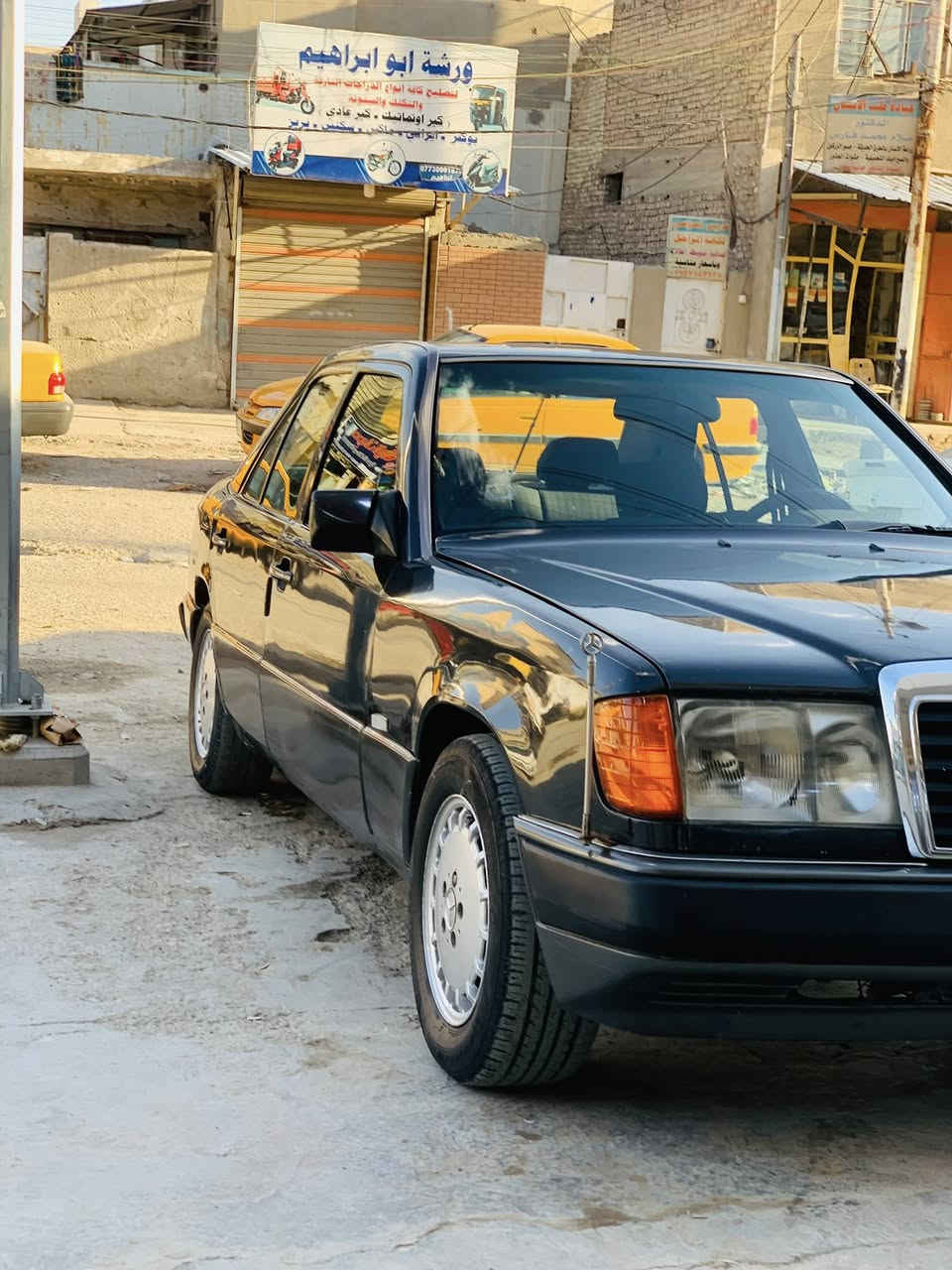 مارسدس دب مويل 91 
كير ومكينه بطه 
سياره تبريد مبدل منضومه كامله
سياره خير من الله 
السياره بيه بدايه صوت بلمحرك بدلت دهن وطلع السياره رايده محرك بطه تنين ونص
 45 وبيه مجال بسيط
مكاني بغداد الامين الثانيه 
رقم ***********

