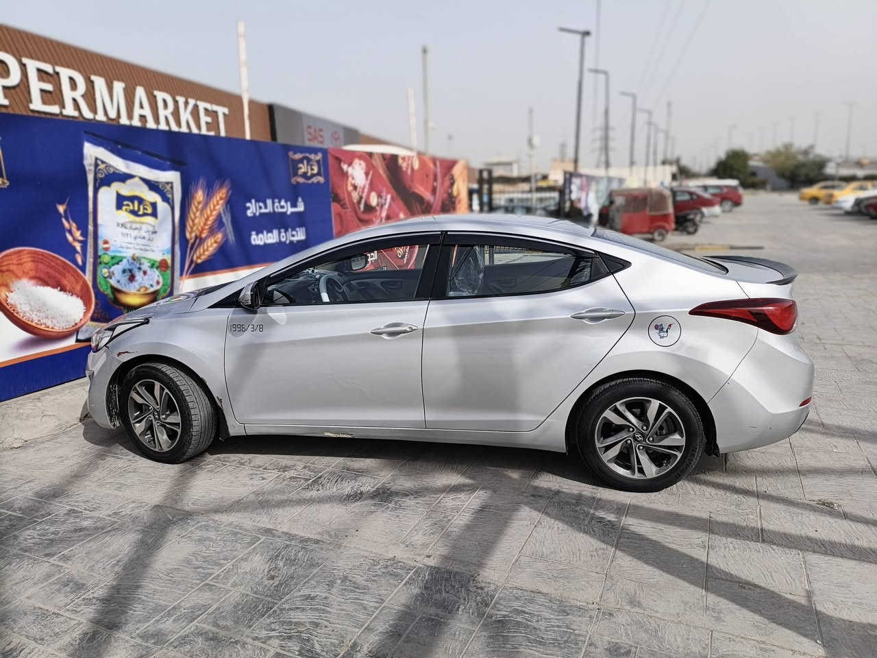 السلام عليكم الانترا رصاصي 2016 خليجي محرك 1600 دوش بيها الجاملغ الخلف السائق فقط مصبوغ وبيه ظربه بل بجم خفيفه (تكم شواصي الغود حوض محرك كير تخم تاير تدفئه وتبريد دوشمه جديده تحكم استيرن رقم بغداد بسمي تحويل ثاني يوم اشاير بل مري شاشه سستم كامرات السياره تخبل بل عافيه عل ياخذها السيارة جاهزه عله اخر حبايه ) السعر 117 وبيها مجال للشراي مكاني بغداد الحريه ***********
