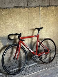 فكسد بايك   •    الحالة: نظيفة جداً. •    الفريم: نظيف جداً، قياس L، ا...