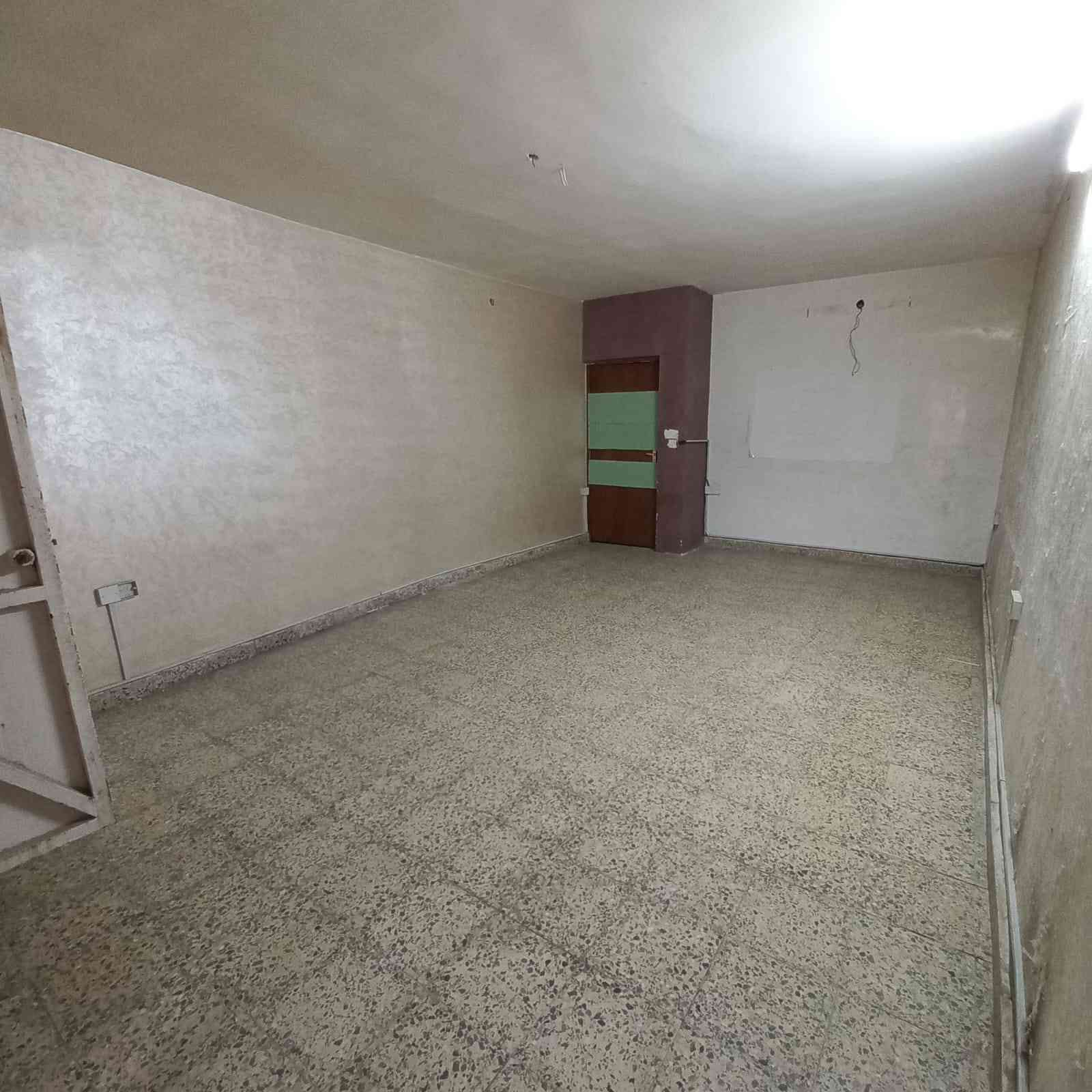 السلام عليكم 
شقة للايجار بسعر مناسب جدا
للاستفسار الاتصال واتساب
***********
تتكون من غرفة كبيرة و مطبخ و حمام طابق اول معزول بدرج الى الخارج كما موضح في الصور
الموقع: الشعب حي البساتين قرب الشارع العام
الفرع الثاني مقابل جامع المرتضى عليه السلام
نهاية فرع صيدلية كوكب الغيث
