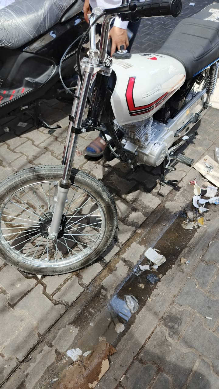 إسلام عليكم دراجه لبيع شاصي سكنر دراجه توه معمره بعده بدهن لشركه مكان كوت شهداء لسعر 850 وبيه مجال قليل ***********
