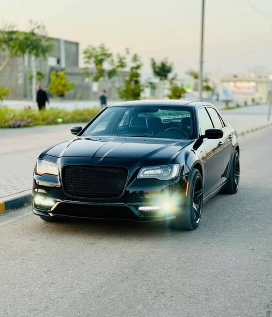 كرايسلر اوباما 14 محدثه 2020 (S) بلاك
فول مواصفات عدا الفتحه 

ادوات ( كصه جنطه فقط شغل اصلي) متومه رقم شمالي

كفالة كير، محرك جديد مال19
تخم تاير 
حداديه 
تدفئه تبريد ثلج
تشغيل عن بعد
تثبيت سرعه
لايت زنون
ويل 20 ابو نجمه خسفه قوية

سياره جاهزه مواصفاتها كدامك لاتسئل من تخابر
سعرها 72 بيها مجال حك الجيه بس
مكاني عماره تواصل تصال ***********
