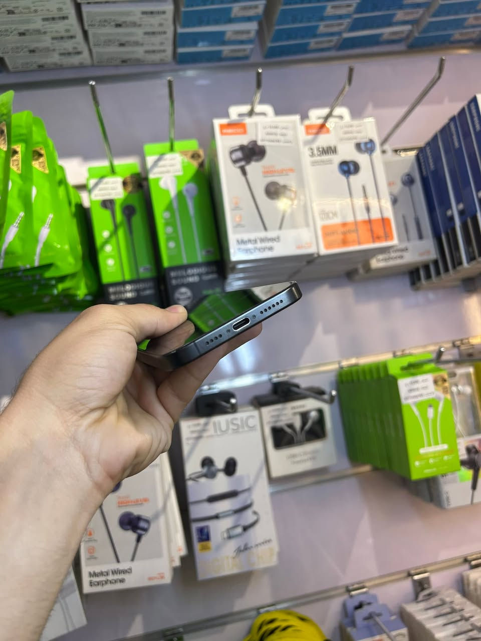 سلام عليكم
١٥ برو ماكس⚠️🚨
بطارية٨٥🚨⚠️
ذاكرة٢٥٦🚨⚠️
ممفتوح وتر بروڤ
جهاز نضيف كارتونته ويا
سعره ١،٠٩٥،٠٠٠ قفل 🔒 
ضمان فحص
مكاني بغداد الحسينية
***********
