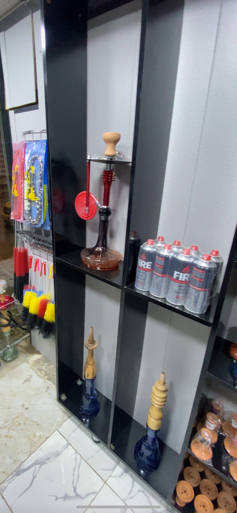 محل اراكيل للبيع كامل اي نقص مابي
موقع المحل حله حي الامام 
يباع المحل ايضا بدون بضاعه اذا جنت تريد تفتحه غير شي والسعر يختلف اذا بدون بضاعه 
وايضا الي يريد البضاعه فقط
مساحه المحل:
الطول 5ونص متر
العرض 2 ونص متر 
ايجاره مناسب 
تفاصيل اكثر تواصل معي واتساب ***********