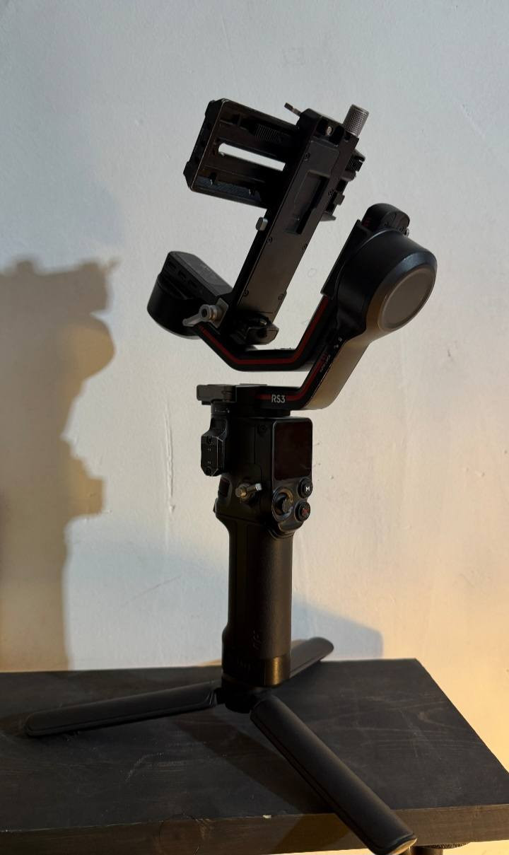 معدات تصوير للبيع
معدات تصوير للبيع 

كامرتين fx30 نظيفات استخدام فترة قليلة 
سعر  الكامرة مليون و٨٥٠

رونن rs3 مع بلاطة ريلز من dji 
السعر ٣٥٠

غير متواجد على الفيس 
للتواصل مع الرقم واتساب 
***********
