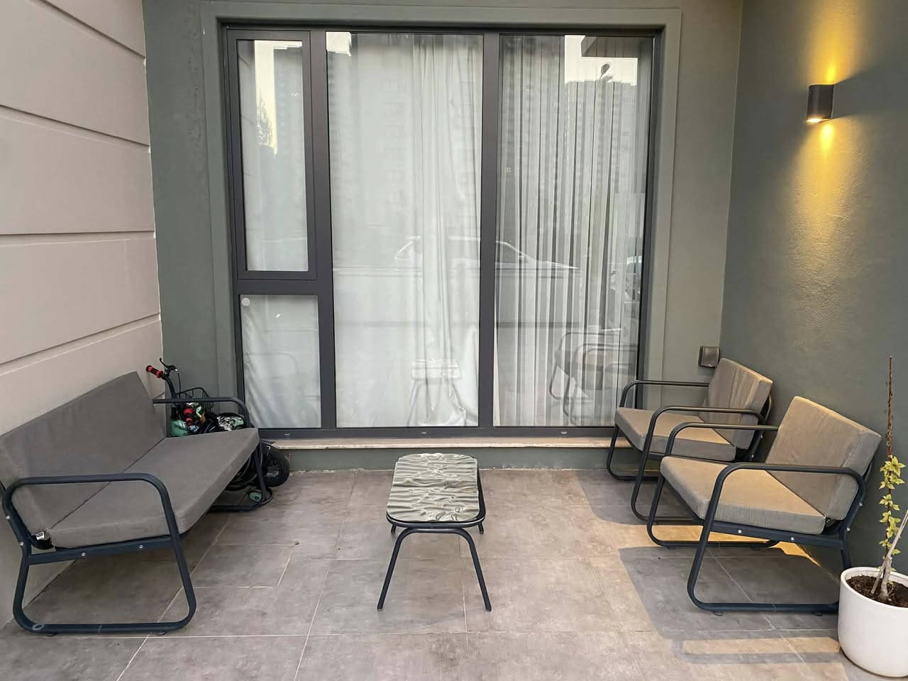 کورسی و مێزی حەوشە یان باخ  قاچەکەی ناچەقێ بێ  عەیبە نرخی بە تازەیی لە  هۆم ئەستەمبول بە ٦٠٠.٠٠٠  وەک لە رەسمەکە دیارە   

نرخی ٢٥٠.٠٠٠
سلێمانی راپەرین***********
