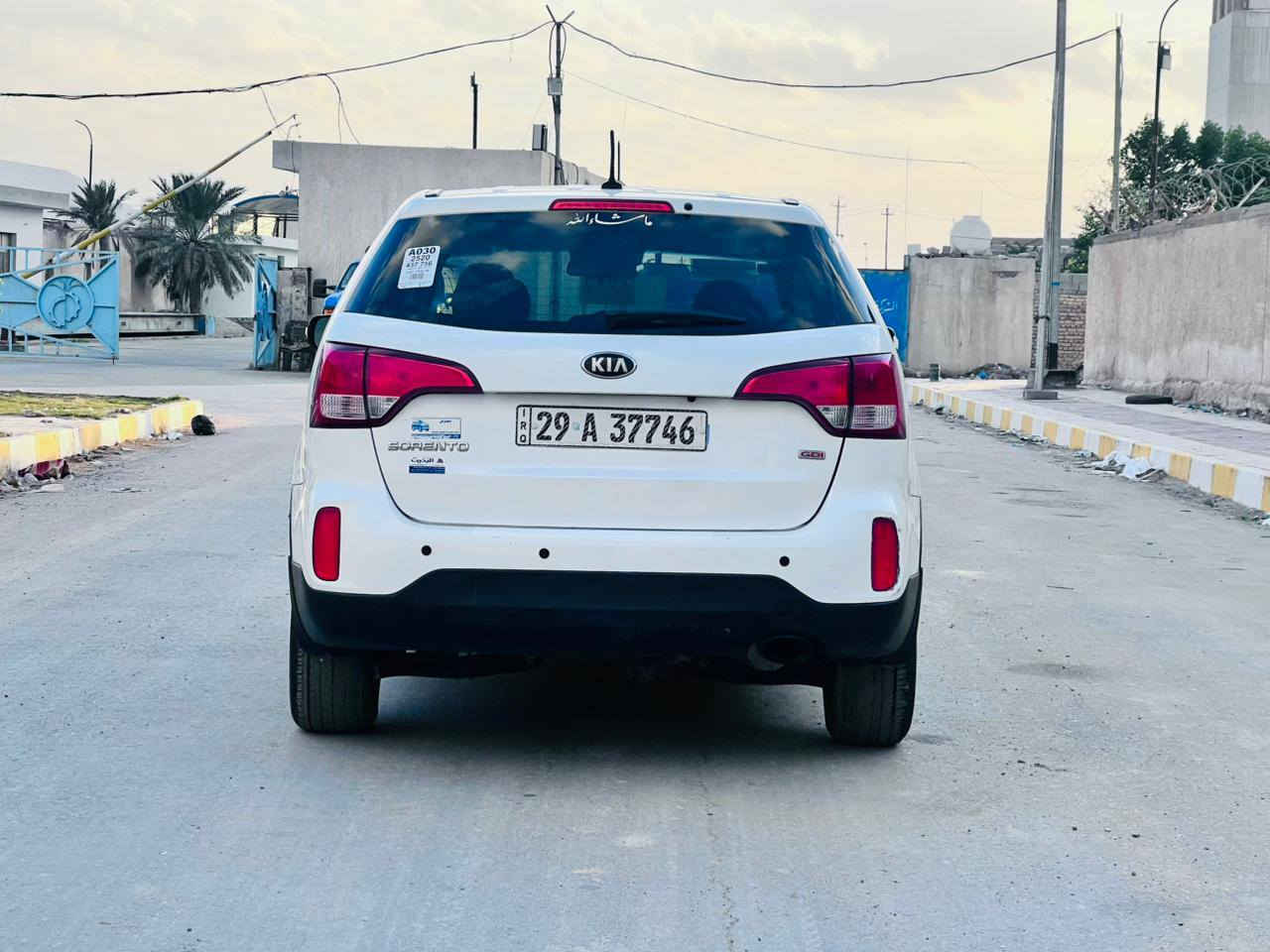للبيع كيا سورنتو 2015 وارد امريكي ضررها جاملغ وبنيد مبدلات وبيبان 2 صبغ السياره جديده وجاهزه ماشيه 92 الف مواصفات اشاير بلمري ويل كروم يده نيكل شاشه كامره دوار تبريد قطعتين تحكمات دواخل لونين مكانه الناصرية المركز السعر 135 وبيه مجال للاستفسار ***********
