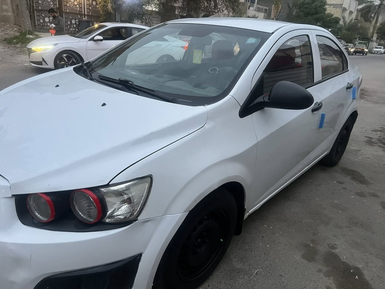 السلام عليكم شوفر سونك موديل ٢٠١٢ للبيع اوامراوس السياره جاهزه كيرومكينه مكفولات صدر حلو مكفوله من الضربه سنترلوك  شاشه السعر ٥٦ وبيها مجال مكان بغداد الحريه للاتصال ***********
