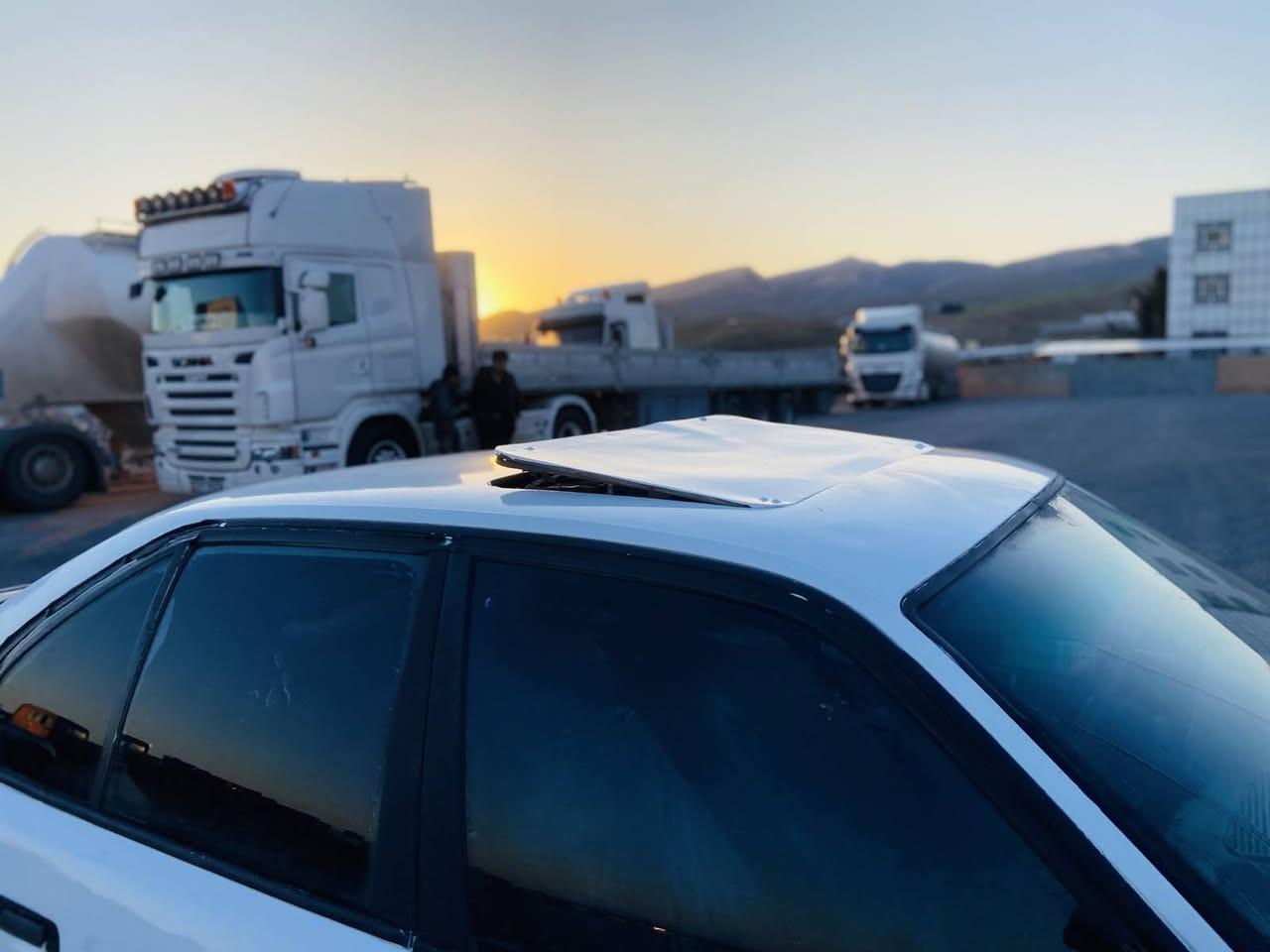 سڵاو بەناوی خوا bmw مۆدیل 1994 مەکینە 520 کەپسی سمسە علوج گێڕو مەکینەو ئەکسل  تەقەو ڕەقەی بەشەرت کارەبای مەزبوتە لێدرانی قورسی پێوە نیە سەیارەکە زۆر بەقوتە ئەکسل قوفڵە سعر 20 کەمێک مەجال ژ.م *********** كويسينجاك, أربيل
