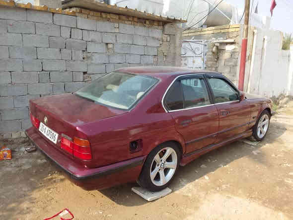 سلام عليكم مرخصت صاحب الكروب للبيع بي ام دبليو
حجم 525 موديل 1991 رقم وسنويه وهزه جدد بسمي شخصين رقم 20دياله 
صبغ وسمكره جديده تخم ويل جديد تخم تاير جديد سلف داينمو نوزلات جدد 
كير عادي جديد حاويه مكينه 520حاويه توني شاده جديده كهربايات شغاله 
عوزه ترتيب بل غرفه بسيط 
عنواني بغداد النهروان السعر 45ورقه
***********
