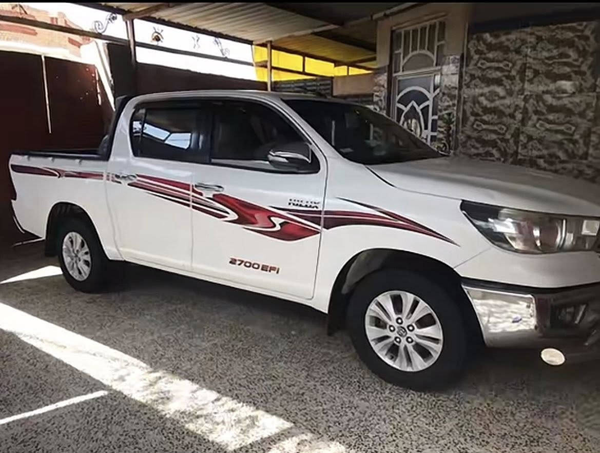 سلام عليكم سياره ‏للبيع  هايلوكس مودل 16 كير عادي سياره بسمي رقم جديد القادسية  مكان بصره دير سياره تخم تاير حدادي ￼بيه قطعتين تبديل رقمي ***********سعر 220￼￼
