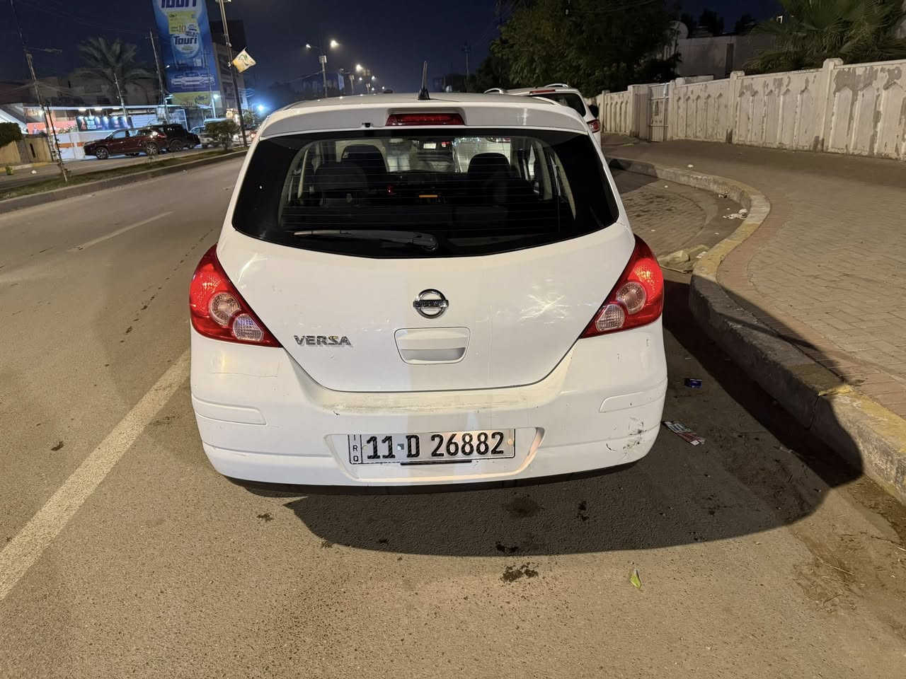 السلام عليكم نيسان فيرسا 2008 حادثها جاملغ وبنيد ومرشوش نص الباب جهه الي بصف السائق من امريكا السياره جانت متروكه ماشيه 77 سياره نظيف مكينه بيها دخان بسيط بس صافيه ومابيها اي شي تخم تاير باسمي السياره السعر 75 بيها مجال شي كلش بسيط بغداد الرقم :***********
