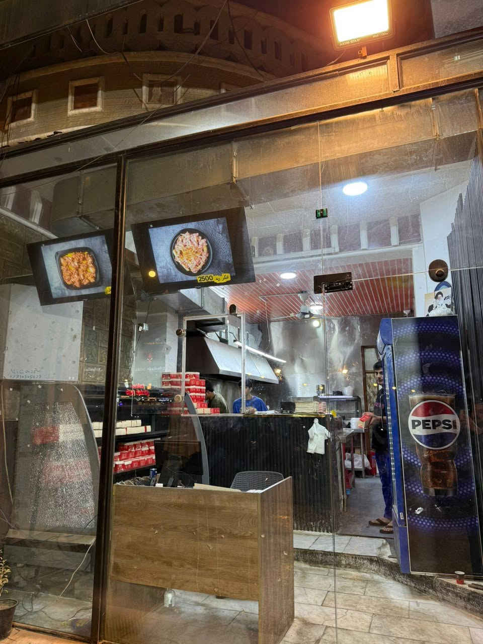 السلام عليكم ةرحمة الله وبركاته
مطعم للبيع
مساحة المطعم ٢٠٠ متر طابقين
الايجار 1750000
الايتمات بركر ٦ انواع
ريزو ٦ انواع
ساندوتج دجاج ٦ انواع
فنكر ٩ انواع
الدخل الشهري خابط من ٢٥-٣٥ مليون
الصافي من ٢،٥-٦،٥ مليون
المكان بغداد مدينة الصدر شارع الكيارة الرئيسي قرب تقاطع الكيارة
للأستفسار أكثر راسل البيج
https://www.facebook.com/share/1GSf1w9t9X/
أو أتصل على الأرقام التالية 
 ***********
***********
تحياتي للجميع أخوكم وخادمكم شيف يوسف الحربي
