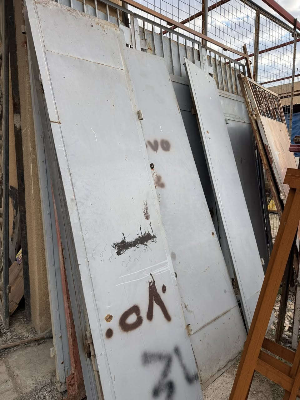 سندويج للبيع طول ١١ متر أو نكصها على ٦ نص نوعيا صباح درجه أولى مستعمل شي قليل
أبواب وشابيك مستعمله 

‭٠٧٥٠ ٩٠٨ ٦٤٢٨‬

‭٠٧٥١ ٥٤٣ ٧٢٥٣‬
العنوان طريق مستشفى العام تقاطع شارع القادسيه
