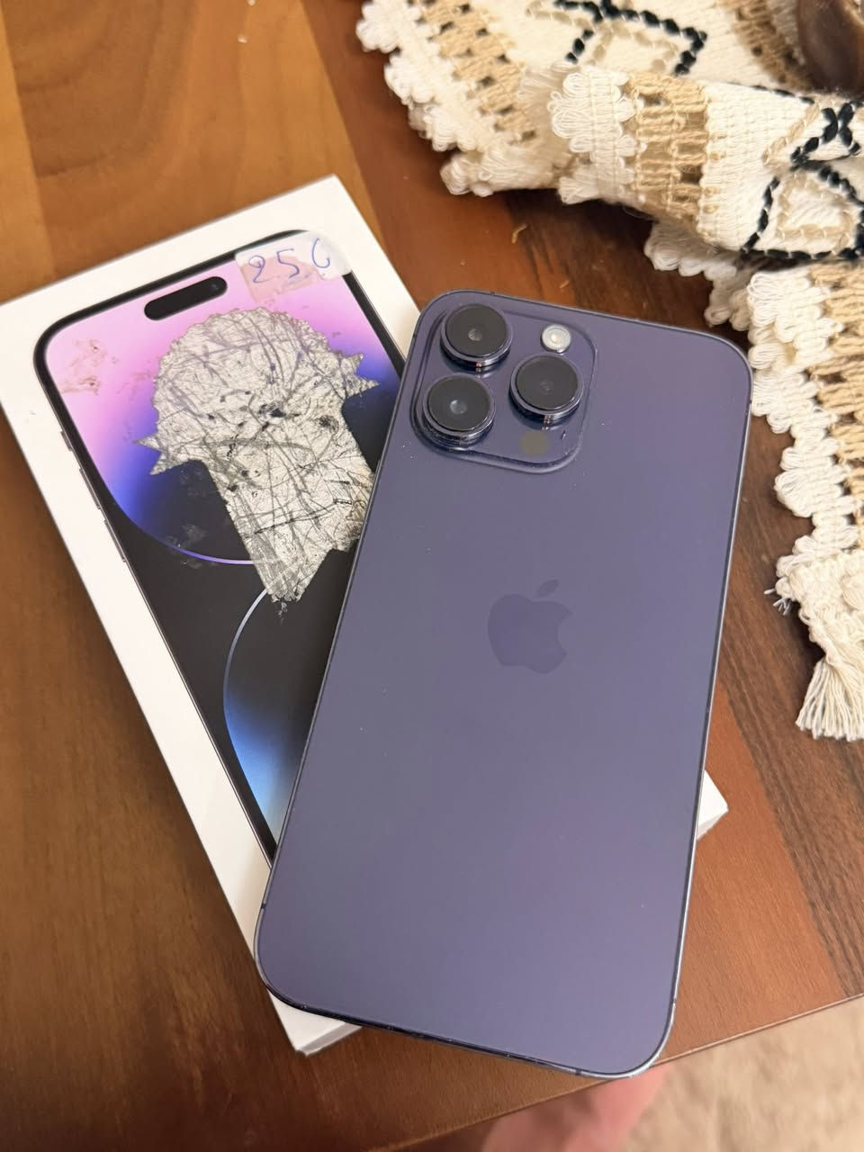 سلام عليكم

ايفون 14 برو ماكس 

لون بنفسجي

ذاكرة 256

بطاريه85

نضيف اي شخط مابي كامل ملحقاته 
 مكاني بغداد 
***********
