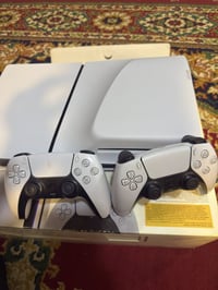 بلايستيشن5 سليم • يدتين اصليه واوروبيه • كارتونه ومكمل