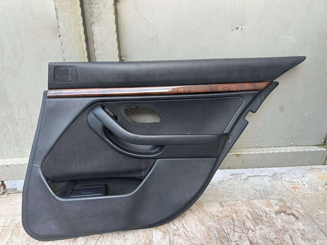 بطاين بوب bmw e39 صقر
تخم كامل مخمل
120 الف مع التوصيل 
***********
