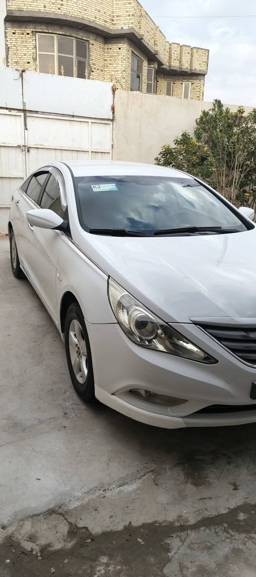 السلام عليكم
سوناتا مديل ٢٠١٢ وارد كوري مكفولة من الصبق التقرير موجود بلمنشور السيارة بسمي ماشية ١٠٨
رقم البصرة مشروع وطني السعر ١٢٣ بي مجال 
المكين ٢٠٠٠ دوش (ملاحظة السيارة ماناقصها برغي) 
مكاني البصرة أبو الخصيب // ***********
