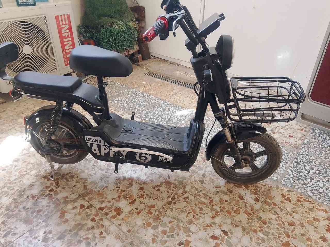 السلام عليكم: دراجة كهربائيه حجم14جديدة ما مفتوحة 🛑 المكان بغداد مدينة الصدر رقم  الهاتف ***********السعر225
