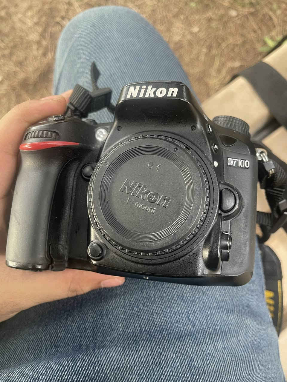 nikon d7100
lenz 55-300 
سعر ٣٠٠دولار


**إذا كنت صاحب هذا الإعلان وتريد حذفه لأي سبب، رجاءا أرسل رسالة إلى الدعم الفني**
