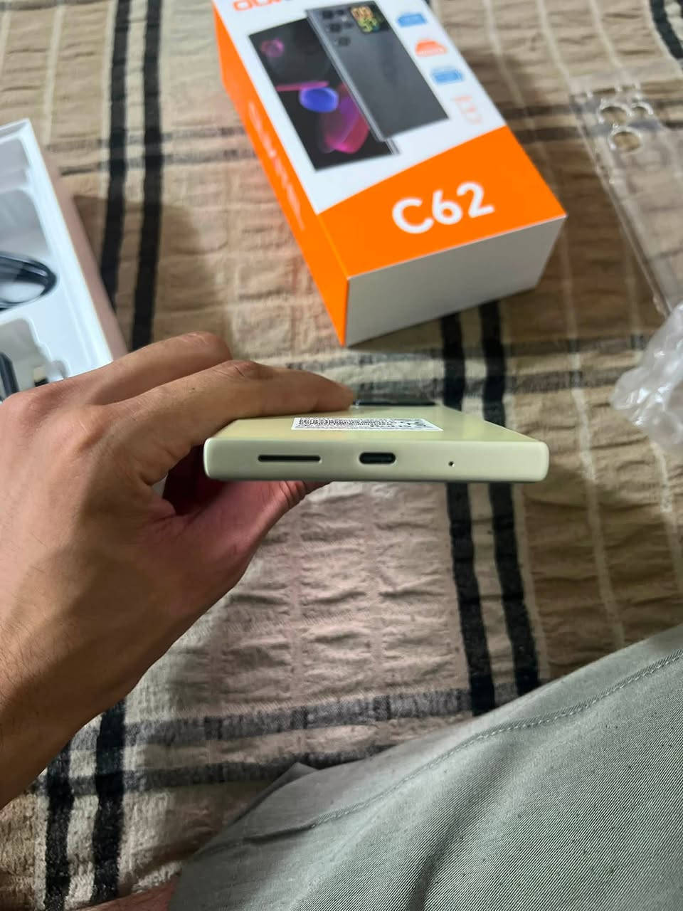 سلام عليكم واكتيل C62
جهاز نضيف ماصار اسبوع من اخذته 
رام 16 بطاريه 5150
سعره 240وبي مجال مكاني شعب حي اور 
لاستفسار ***********
