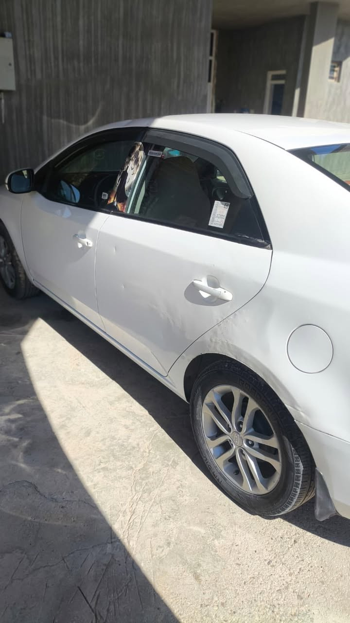 السلام عليكم من رخصة الادمن المحترم
سيراتو موديل 2012 خليجي لون ابيض محرك 1600
بيها جاملغ خلفي مصبوغ وباب خلفي بي صبغ ع كد شبر  تبريد تدفئه كهربائيات كلهن شغاله والسياره خير من الله مابيها اي نقص رقم انبار تحويل مباشر السعر 100 وبيها مجال 
للأستفسار الاتصال ع ***********
(ملاحظه مكلف بالنشر)
