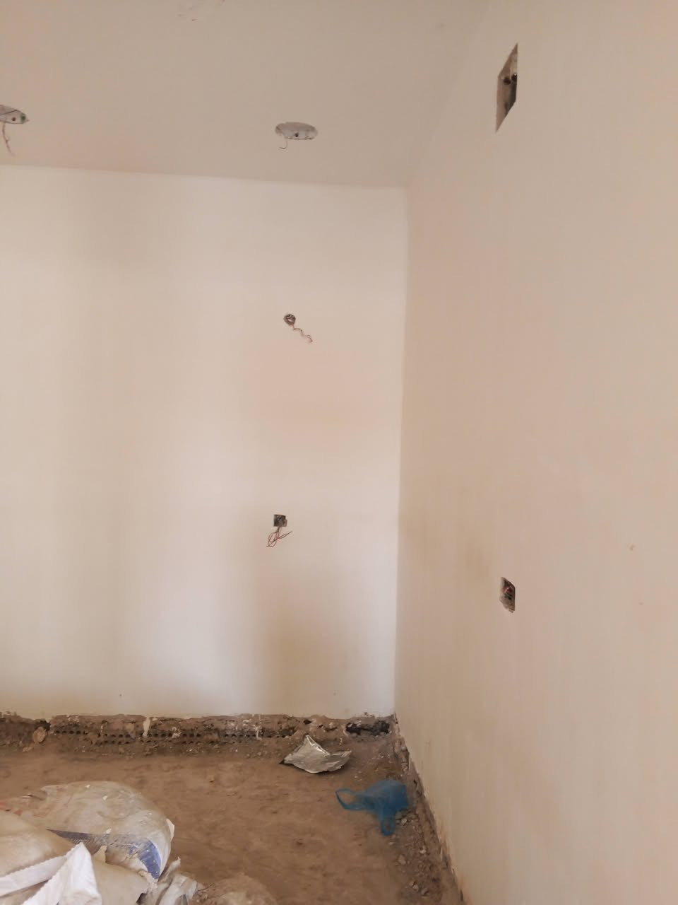 كادر خلفات جص وبورك من الغربيه مبيت نفس الموقع شغل درجه اولى استلام مهندس شغل داخل بغداد فقط متفرغ حاليا *********** واتساب موجود
