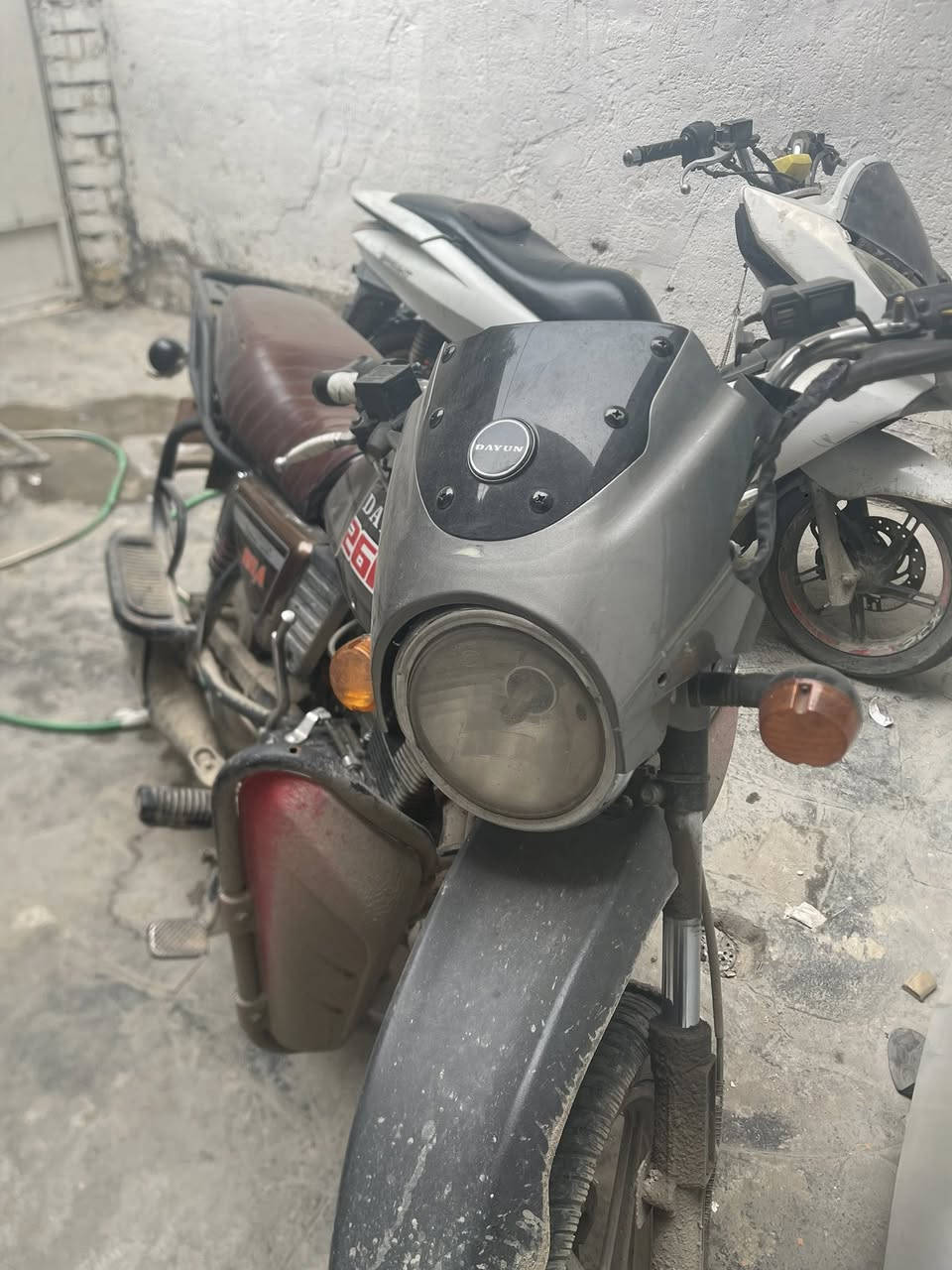 دايوان مرقم للبيع 
دراجه محركه نضيف ما مفتوح 
بس بيه شكمً شغله يرادله ترتيب بسيط
يرادله تبديل جوزه + بريك خلفي + كلوب 
عنوان مدينه الصدر 
سعر 1900 قفل 
***********
