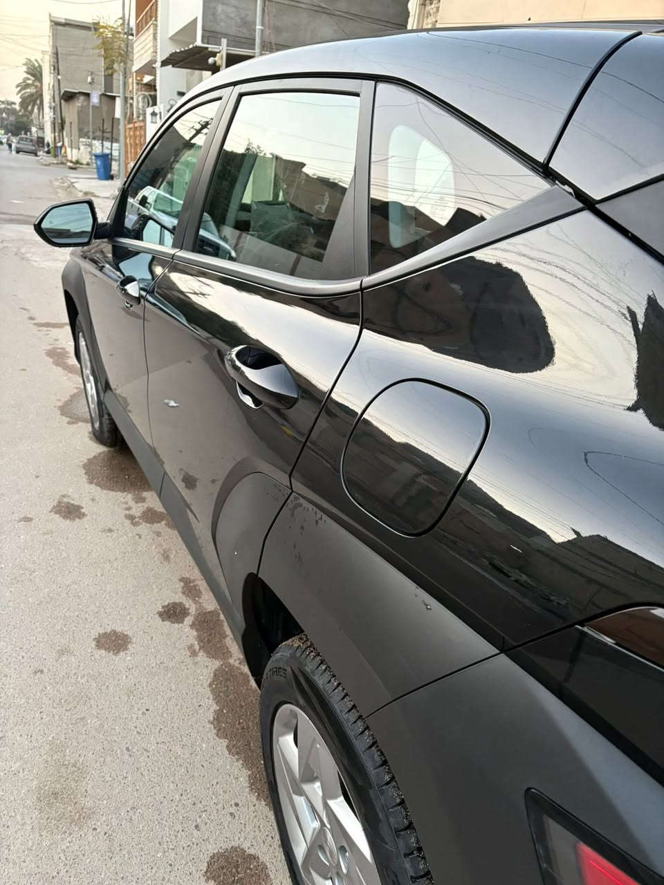 هيونداي كونا 🚘
🔹 رقم بغداد الانكليزي الجديد بأسمي تحويل مباشر .
🔹 الموديل: ٢٠٢٥ / وارد أمريكي
🔹 المسافة المقطوعة:3000 mi فقط
🔹 المحرك: 2000cc – دوش
✅ المواصفات:

كشنات  ( تدفئة. تبريد ) 
محرك المرغوب 2000 دوش 
 • رادار أمامي + جانبي + خلفي
 • تحديد مسار + مانع تصادم
 • مثبت سرعه
 • فور ويل
 • وضع القيادة 
 • كشافات ضباب
 • دخول ذكي + بصمة تشغيل + بصمة أبواب
 • شاشة متصلة حجم 12.3 إنج مع نظام Apple CarPlay
 . شاشة عدادات متغيرة + شاشة أعطال. تبريد قطعتين    
 • أوتو هولد + أوتو ستوب + سايد بريك بصمة
 • نظام نزول منحدرات + أوضاع قيادة متعددة
 • إنارة LED نهاري وخلفي + لايت زينون
 • داخل. اسود بالكامل مغلف جلد بلادي
 • منافذ شحن Type-C
 • الحادث ( صبغ حافة البنيد + جزء من الباب اليمين الخلفي اثناء الشحن فقط )
💰 السعر  : ١٩٥ ورقة قابل للتفاوض 
📞 للاستفسار: ***********   
بغداد الكرادة  
واتساب او الاتصال عالرقم
