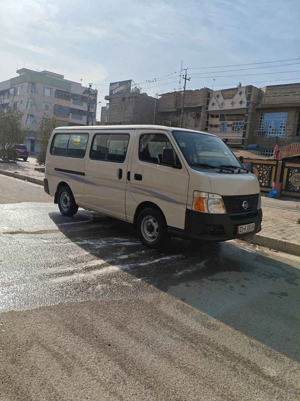 كيا نيسان اورفان موديل 2011
خاكيه مكفولة ماعدا بيها ضربه صغيرة  بصفحه  رقم سليماني *********** خاص
