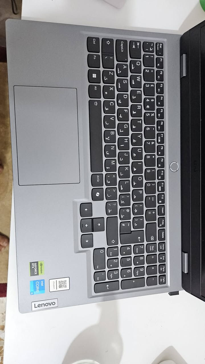 سلام عليكم شباب.. متوفر لابتوب Lenovo نظيف جداً وبمواصفات عالية اللابتوب يعتبر خيار مثالي وممتاز جداً للألعاب القوية (Gaming)، لطلاب الهندسة والبرامج الهندسية الثقيلة، ولأصحاب التصميم والمونتاج.
🚀 المواصفات الفنية بالتفصيل:
المعالج (CPU): جيل 13 قوي جداً ومن فئة الأداء الأقصى للابتوبات Intel Core i5-13450HX بسرعة 2.40 GHz.
كارت الشاشة (GPU): يحتوي الجهاز على كارتين شاشة:
الكارت الأساسي والعملاق: NVIDIA GeForce RTX 3050 بحجم 6 جيجابايت. يشغل أقوى الألعاب وبرامج الـ 3D والرندرة بكل سلاسة.
الكارت الثاني (المدمج): Intel UHD Graphics يشتغل تلقائياً بالشغل الخفيف لتوفير طاقة البطارية.
الذاكرة العشوائية (RAM): بحجم 16 جيجابايت وبسرعة عالية جداً وفائقة الاستجابة 4800 MT/s.
الهارد ومساحة التخزين: هارد فائق السرعة من نوع SSD بحجم 512 جيجابايت (المساحة المتاحة الفعليه 477 جيجابايت) لسرعة إقلاع وتشغيل خيالية.
نظام التشغيل: ويندوز 11 برو الأصلي والمفعل Windows 11 Pro.

📌 تفاصيل البيع:
الحالة: نظيفة جداً استعمال 6 أشهر فقط استعمال تصفح فقط 
ملحقاته كامله كارتونه موجودة وصل الشراء موجود.
الموقع: بابل / الحلة.
السعر: [ مليون و50 وبيه مجال]
للتواصل والاستفسار: ***********
خاص موجود
سلام عليكم شباب.. متوفر لابتوب Lenovo نظيف جداً وبمواصفات عالية اللابتوب يعتبر خيار مثالي وممتاز جداً للألعاب القوية (Gaming)، لطلاب الهندسة والبرامج الهندسية الثقيلة، ولأصحاب التصميم والمونتاج.
