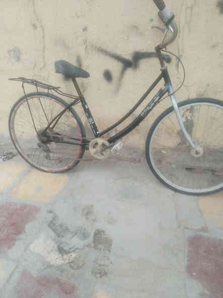 سلام عليكم باسكل البيع نضيف وكلشي ما نقصه مكاني ناصريه حي اريدو رقم *********** سعره 35 حجم 26
