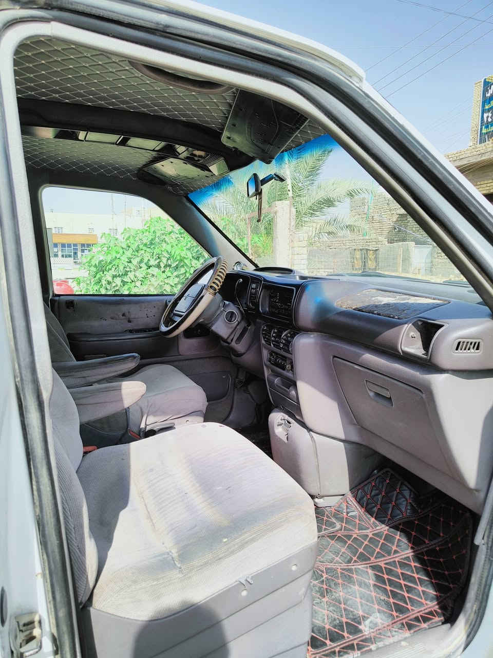 السلام عليكم سيارة كلايسلر موديل 94 سبعة راكب رقم كربلاء انكليزي باسمي قبل شهرين استلمت السنوية والأرقام الانكليزي سياره مكفولة ما عدا التبريد كشن كهرباء جنطة كهربائي دوشمه جلد فتحة فيت بم داخل السيارة تواير جدد حتى الاسبير باتري جديد حدادية جديده مشط وباور جديد كير و محرك شرط
للبيع 45 او المراوس موديل اعلى ونتفق على الفرق 
مكان الناصرية مركز ***********
