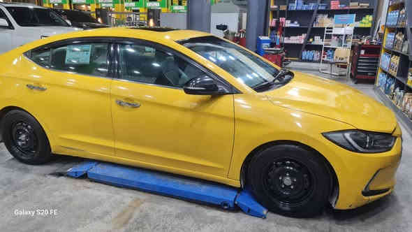 السلام عليكم 
النترا  فول لمتد
كشنات جلد
فتحةسقف .
كشنات تدفئة
كرسي السايق كهرباء
شاشة كار بلي
 رادار جانبي خلفي 
 امريكي موديل17 للبيع 
حا.ثها امريكا جاملغ اليمين وهنا بالعراق قبق الجنطة مبدل المحرك ممفتوح فقط تبديل رواجز 
السعر ١٢٠ بيها مجال 
العنوان بغداد الدورة 
***********
