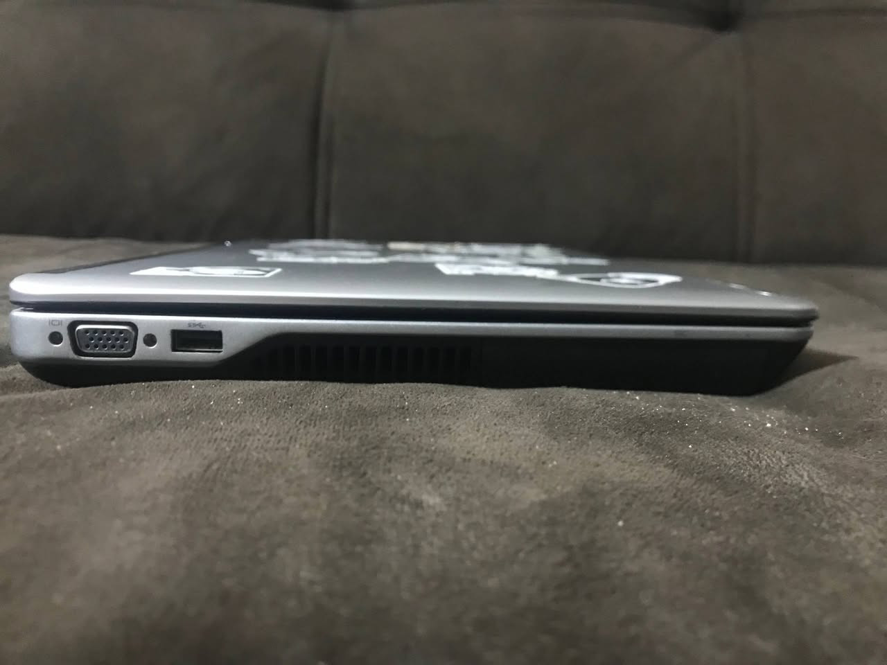 السلام عليكم

لابتوب dell latitude E6440 

المواصفات I5 الجيل الرابع 

كرت شاشه داخلي

وكرت شاشه خارجي radeon hd8600M

بدون شحن بطاريه تكفي عشر دقايق

شاشه تصير بالطول مثل ما موضح بالصوره 

الابتوب نظيف مثل ما موضح بالصور

منافذ HDMI و VGA  

السعر 170 الف

العنوان بغداد جميله شارع خير الله

ماعندي توصيل 

اللزكات بكيفك تريد تبقيهن او تريد اشيلك اياهن


**إذا كنت صاحب هذا الإعلان وتريد حذفه لأي سبب، رجاءا أرسل رسالة إلى الدعم الفني**
