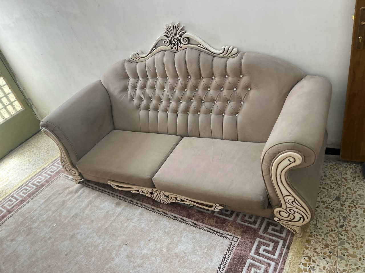 تخم 8مقاعد للبيع سعر مناسب.   ***********
