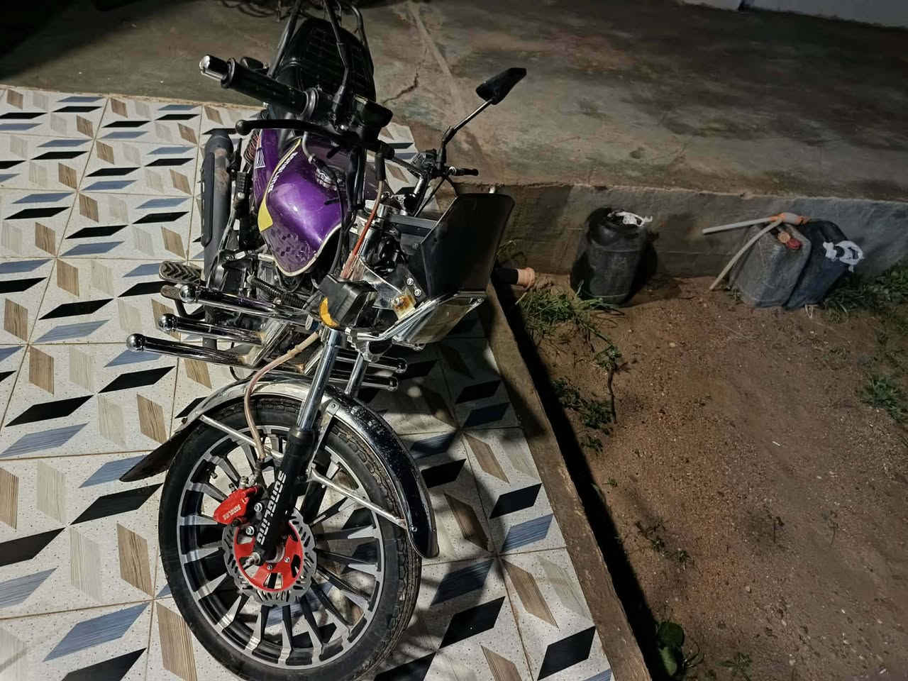 السلام عليكم 
موطور سيفان ايراني موديل(26 ) مكفول برغي ما مفتوح بي اوراق اصوليه كامله الاستفسار, ***********
