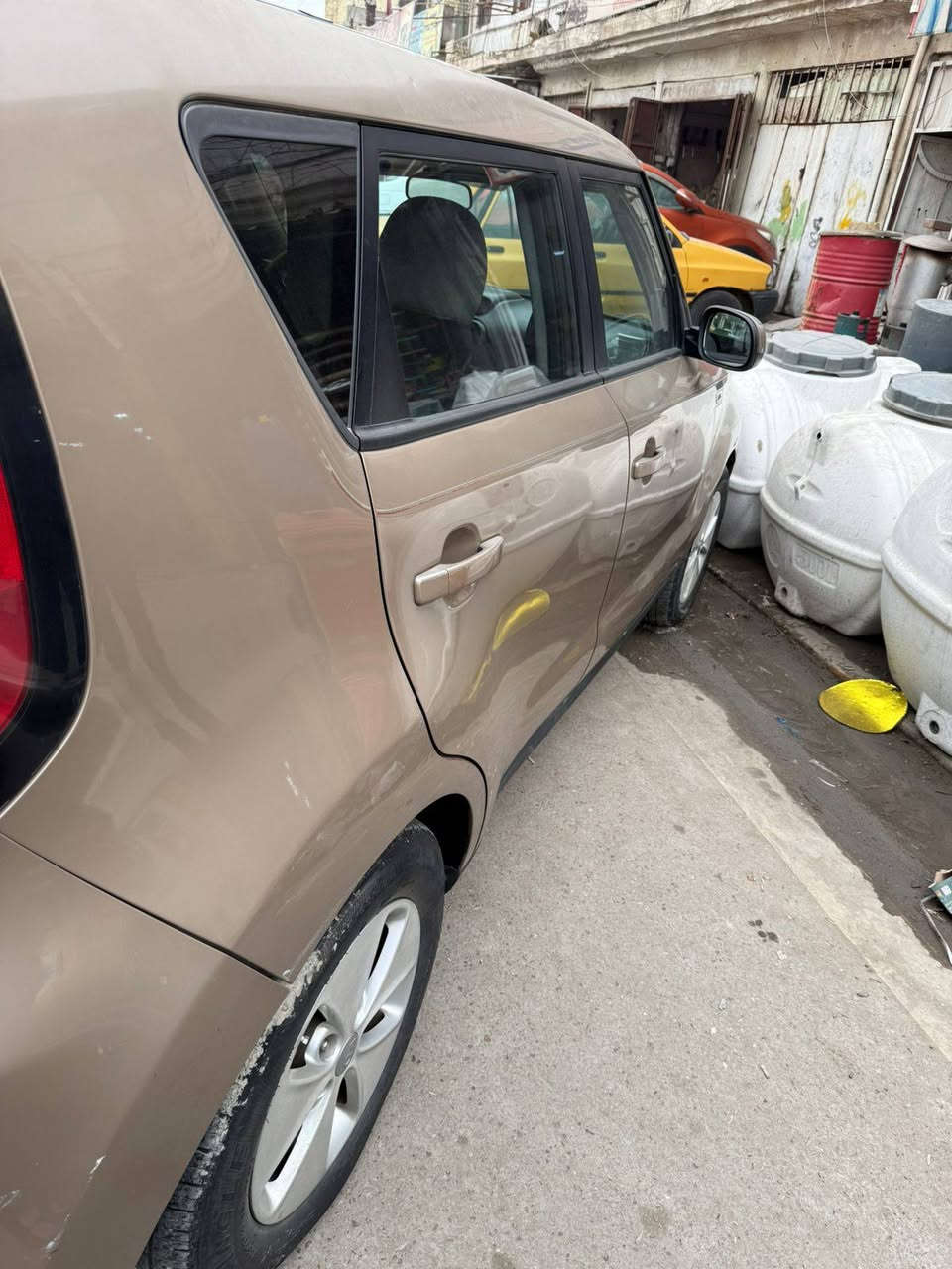 السلام عليكم
كية سول 2016 امريكي 
محركها 1600
حادثها جاملق والدعامية وصور الحادث 
سيارة كاملة صدر جديد كهربائيات شغالة
اي نقص مابيها 
السيارة بسمي 
السعر 87 وبيها مجال 
رقم ***********
